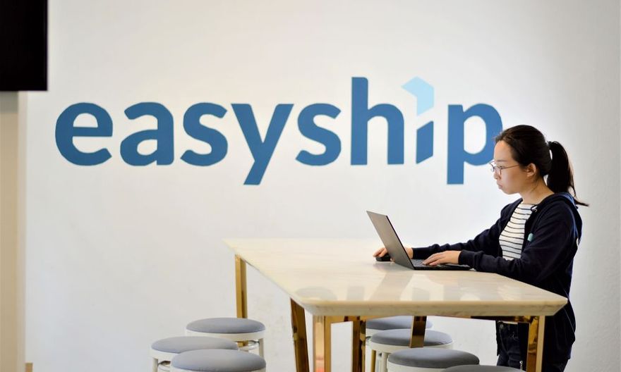 Photos people at Easyship