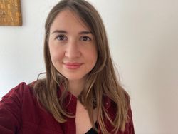 Andrada Bogoi on cord