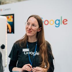 Anna Olichwer on cord